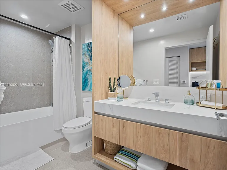 11 NE 6th St #2102 — Photo 11