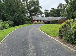 14 Martin Ct, Great Neck, NY 11024