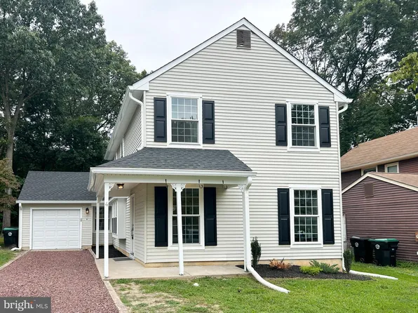 4 Woodstream Dr, Atco, NJ 08004