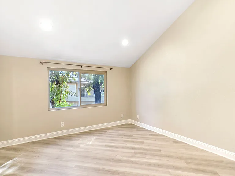24368 Sage Ct — Photo 12
