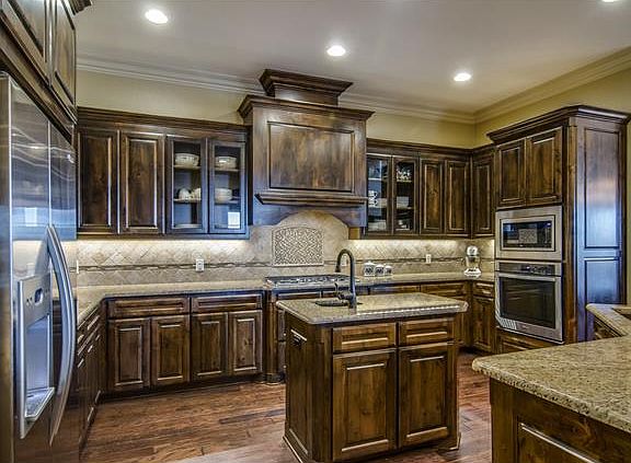 3rd image of 2403 Vineyard Dr