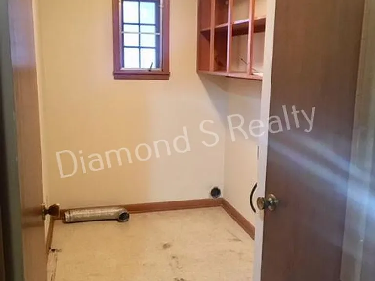 2706 S Stewart Ave — Photo 8