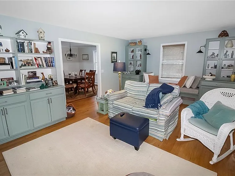 641 Middle Rd — Photo 21