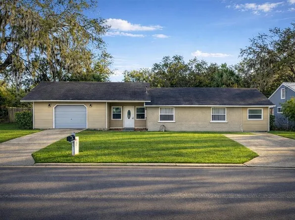1109 E 8th Ave, Mount Dora, FL 32757