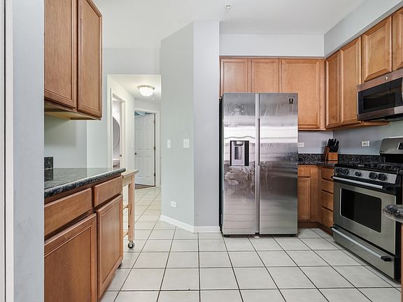 3rd image of 974 Kensington Dr