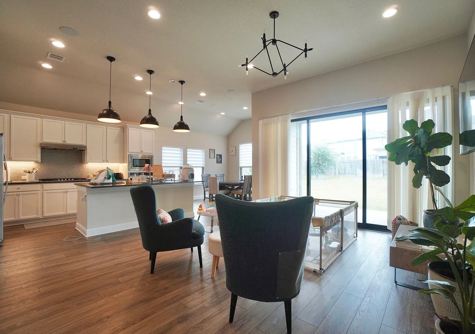 Spacious 4-Bed, 2-Bath Pflugerville Home Featuring Premium Kitchen & Fenced Yard — Photo 3