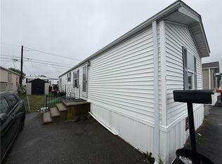 54 West Dr, Rumford, RI 02916