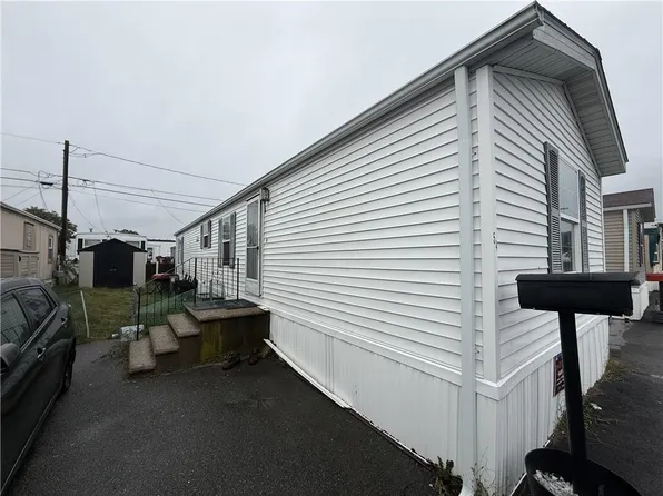 54 West Dr, Rumford, RI 02916