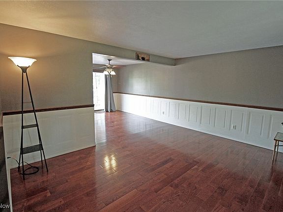 4th image of 10052 Ridgewood Dr