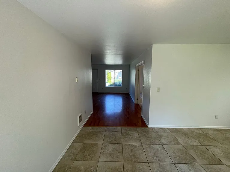 2415 Forest Park Ln — Photo 11