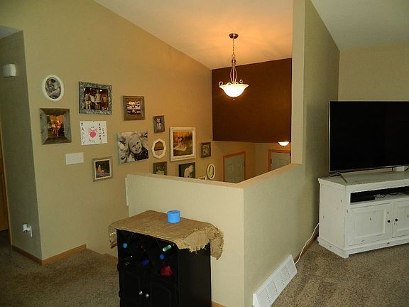 4th image of 2652 Meadowlark Dr