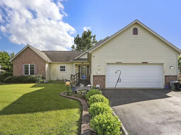 30 West Sedgemeadow STREET, Elkhorn, WI 53121