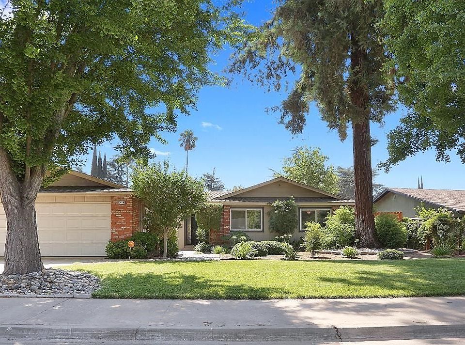 Welcome Home! The Majestic Redwood Tree greet you and your guests.