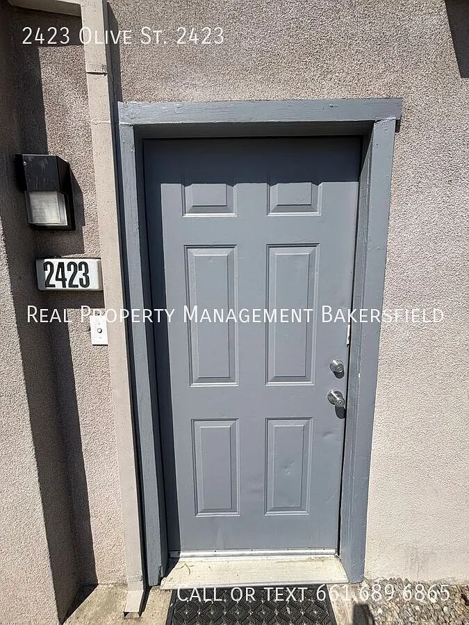 2423 Olive St - Move In Special - 1st month Rent Free! — Photo 2