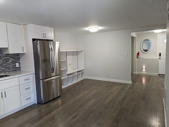 2nd image of 472 Linden Ave #A