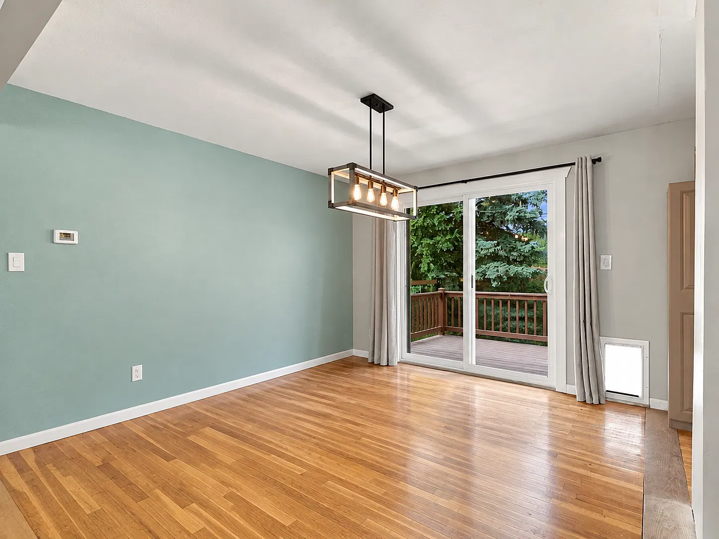 4 bed, 2098 sqft, $2,400 — Photo 3