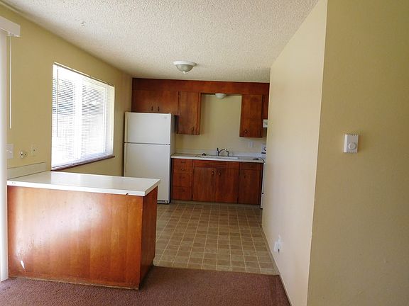 5th image of 11215 92nd Ave E