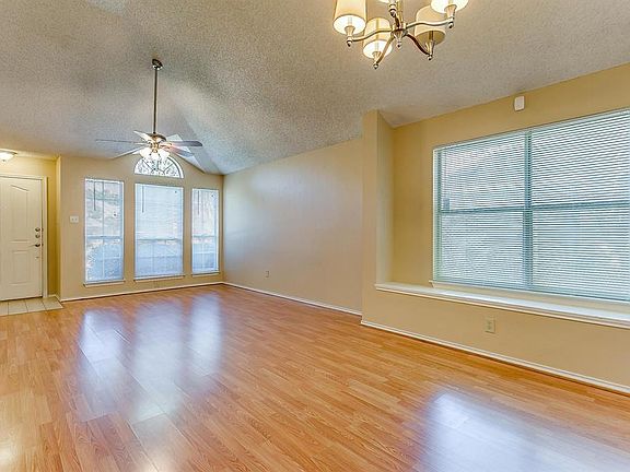 4th image of 916 Gordon Oaks Dr