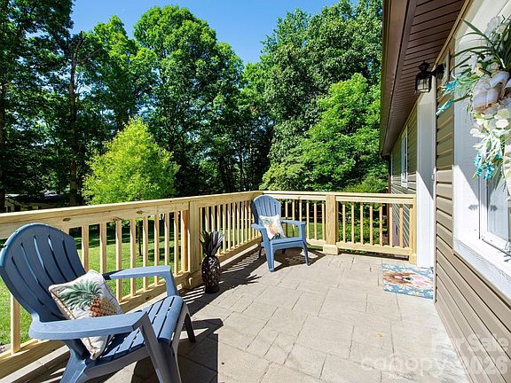 5th image of 425 Lyndhurst Dr