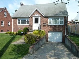 1479 159th St, Whitestone, NY 11357
