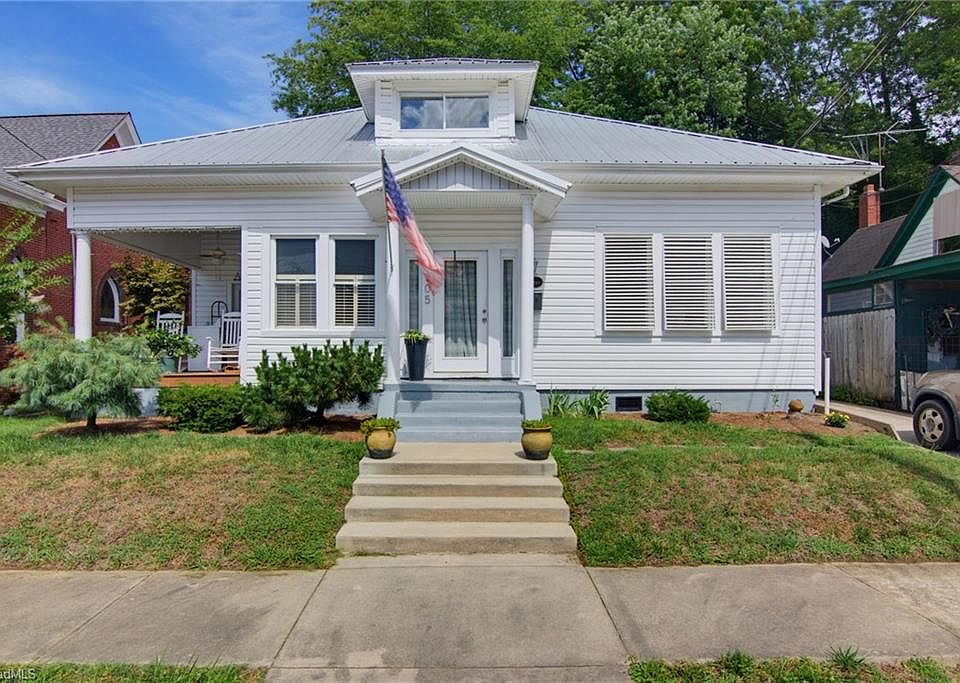 1st image of 305 Irvin St