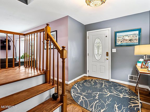 3rd image of 35 Squire Court