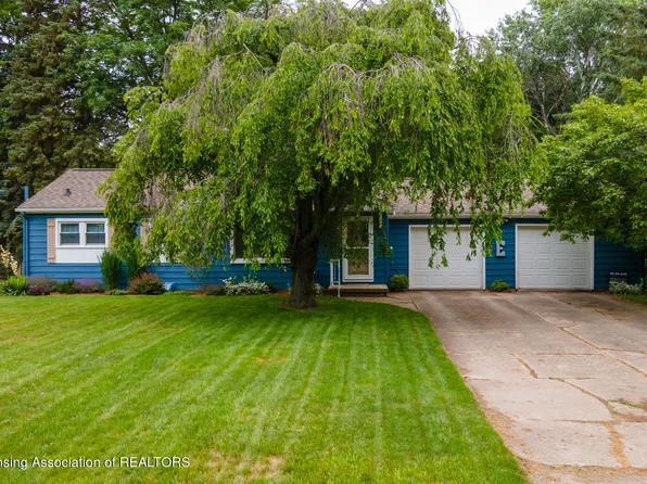 3216 Manley Dr, Lansing, MI 48910