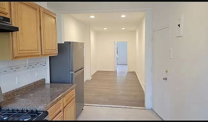 1st image of 2006 2nd Ave #2F