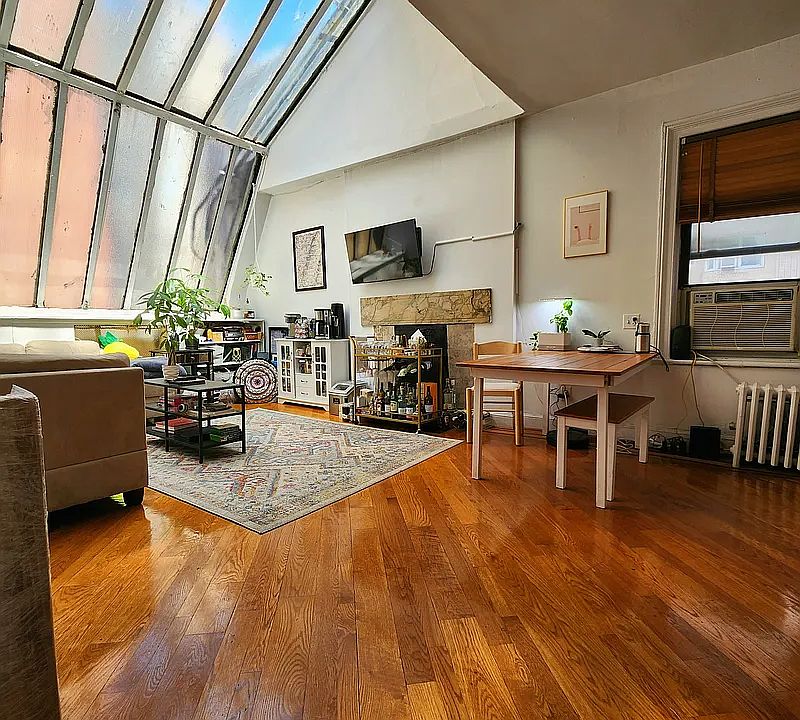 1st image of 137 E 35th St APT 4