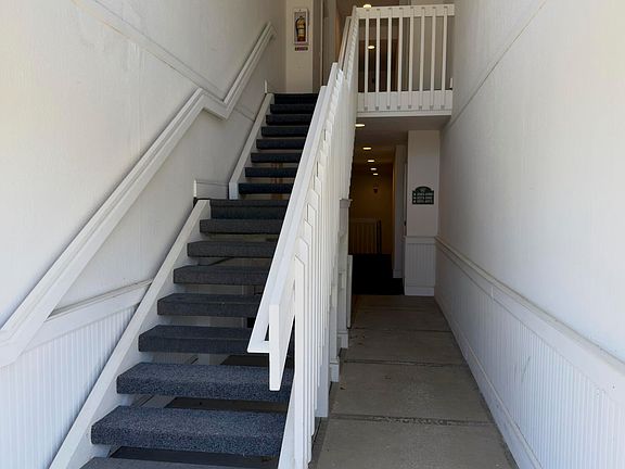 3rd image of 1085 Joyce Ln