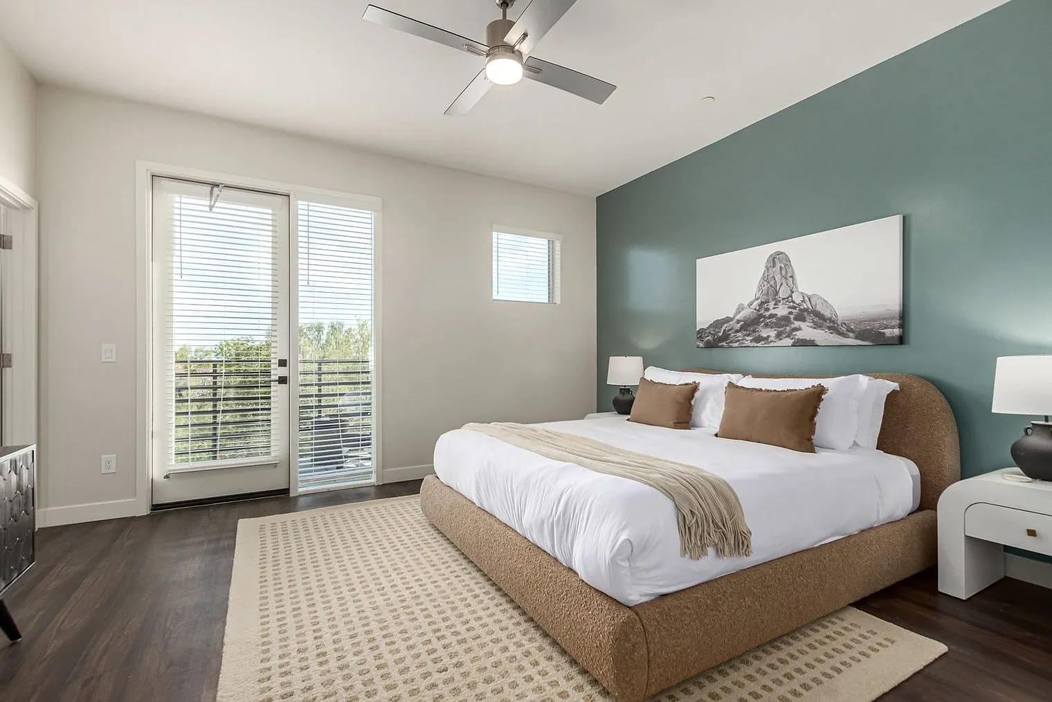 1 bed, 1.0 bath, 979 sqft, $2,964 — Photo 4