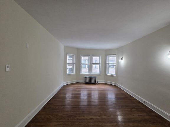 2nd image of 6324 N Albany Ave #2E