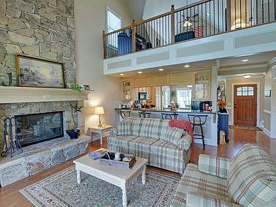 3rd image of 2263 Eastgate Dr