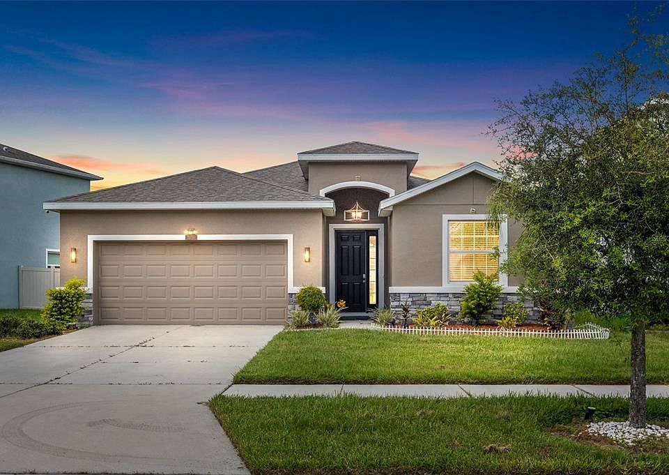 1st image of 33034 Sand Creek Dr