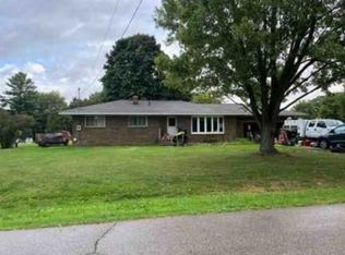 811 Lakeside Dr, Owosso, MI 48867
