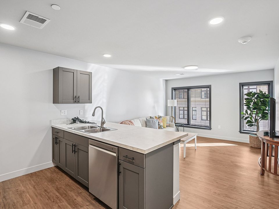 1st image of 810 N 6th St #A84ad9d95