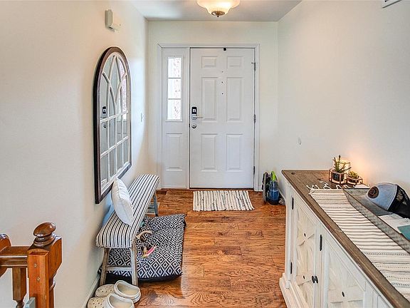 3rd image of 185 Quail Dr E
