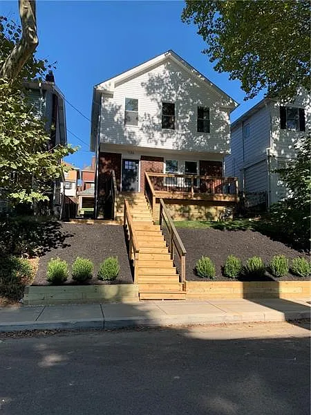 1126 Kelton Ave photo 1