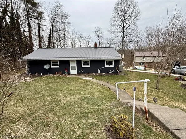 3201 Parkland Dr SW, Carrollton, OH 44615