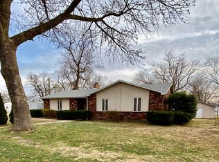 509 Maple St, Greenfield, MO 65661