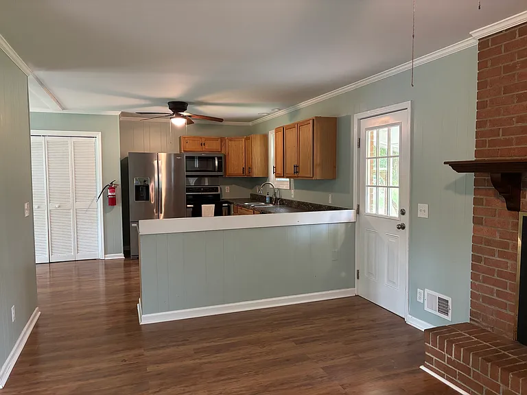 Kitchen/pantry