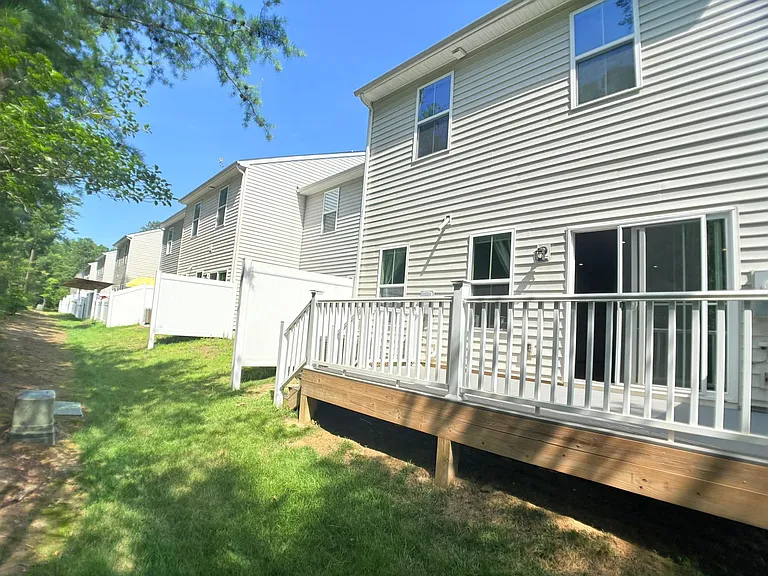 121 Capeside Ct — Photo 13