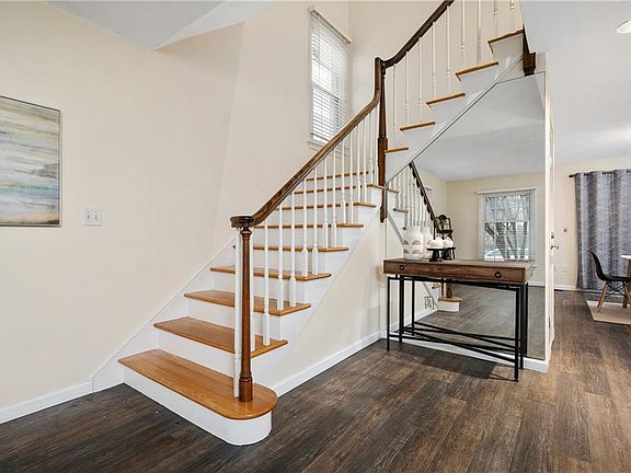 5th image of 103 Wyndham Ave