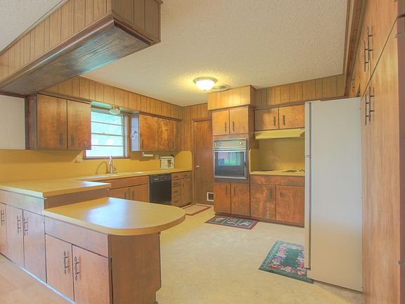 2nd image of 335 Carlson Cir