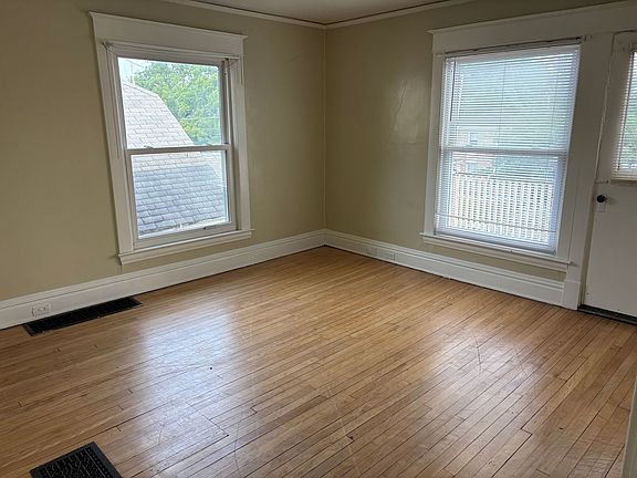3rd image of 1624-1626 Wealthy St SE