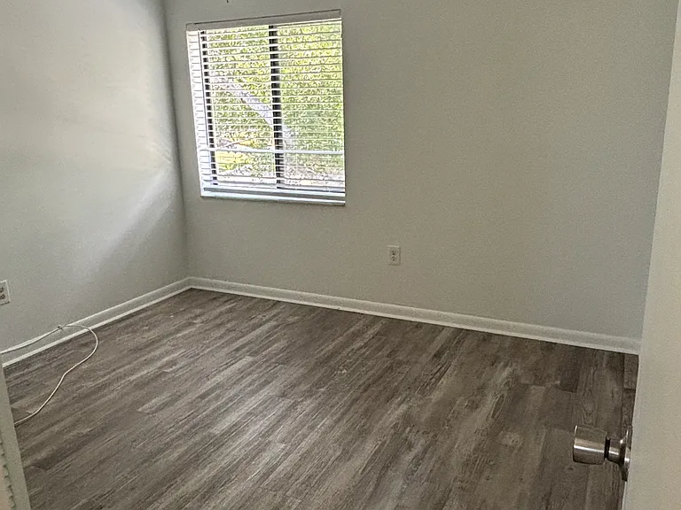1618 Adams Cir S — Photo 10