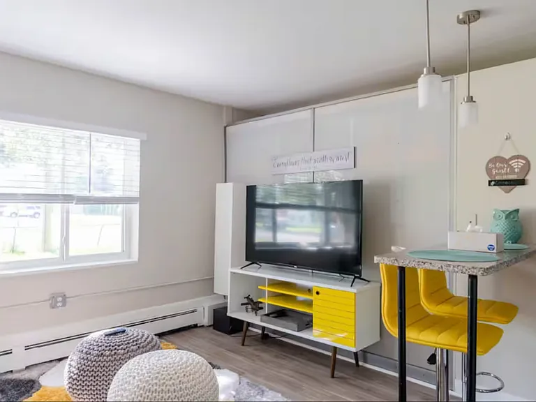 Walnut Manor Apartments — Photo 7