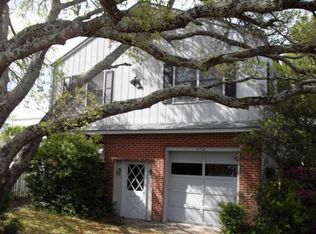 2512 Bridges St, Morehead City, NC 28557