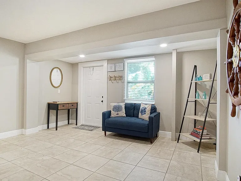 1002 Avenue E — Photo 13