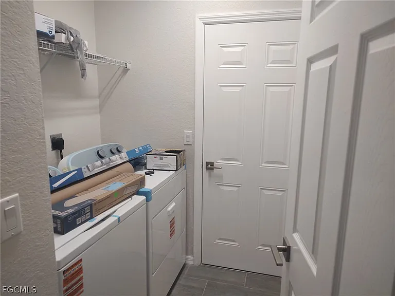 2434 Laurentina Ln — Photo 17